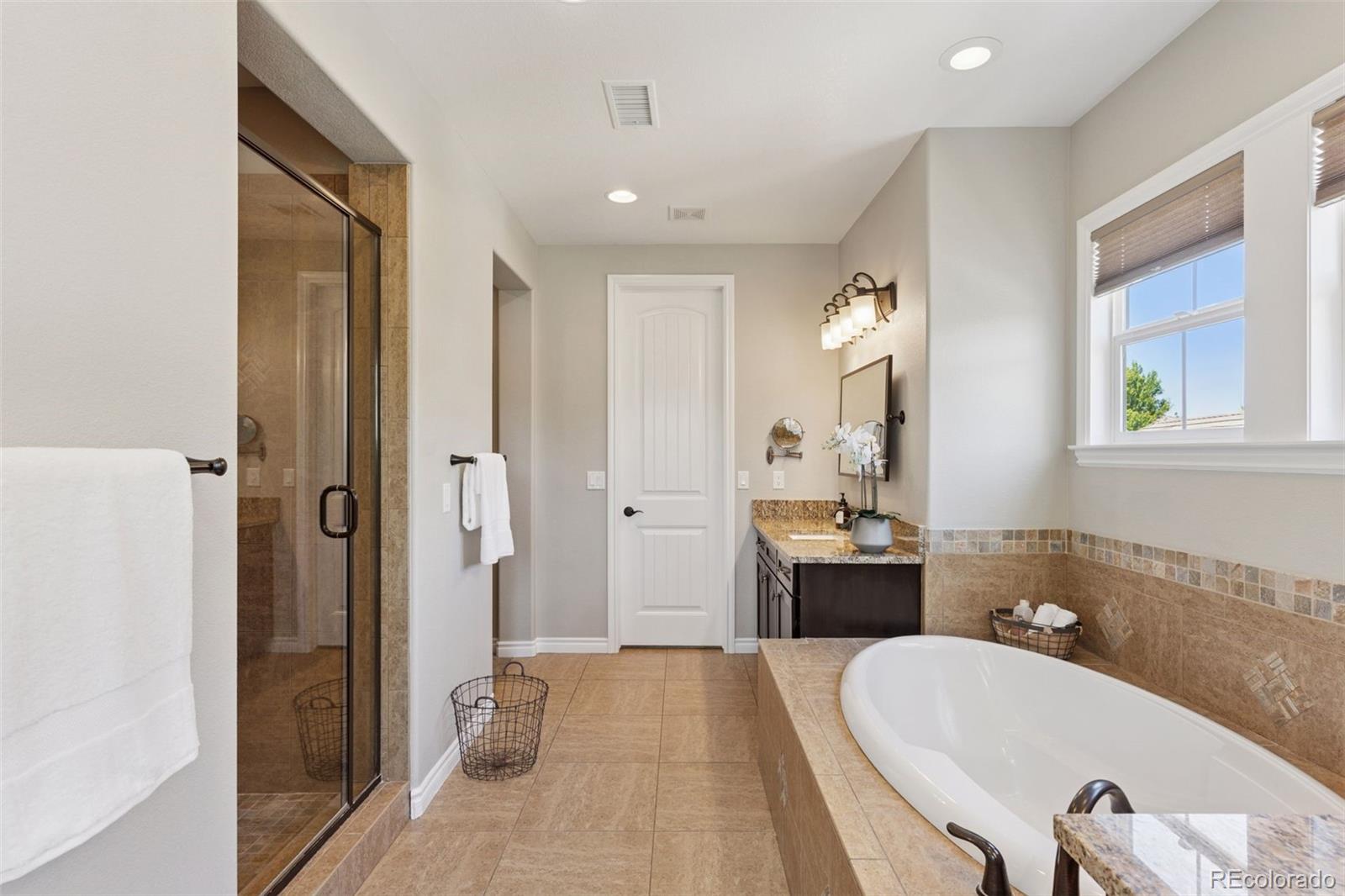 228 Maplehurst Point