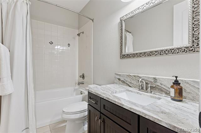 228 Maplehurst Point