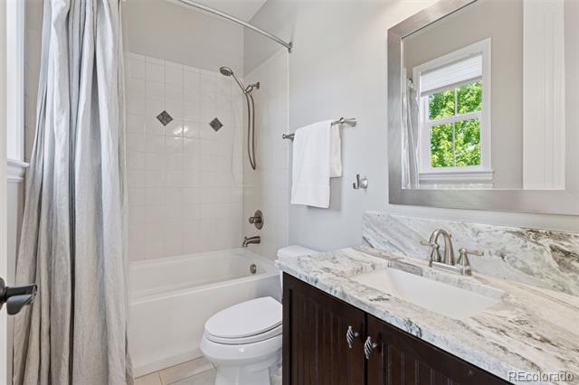228 Maplehurst Point