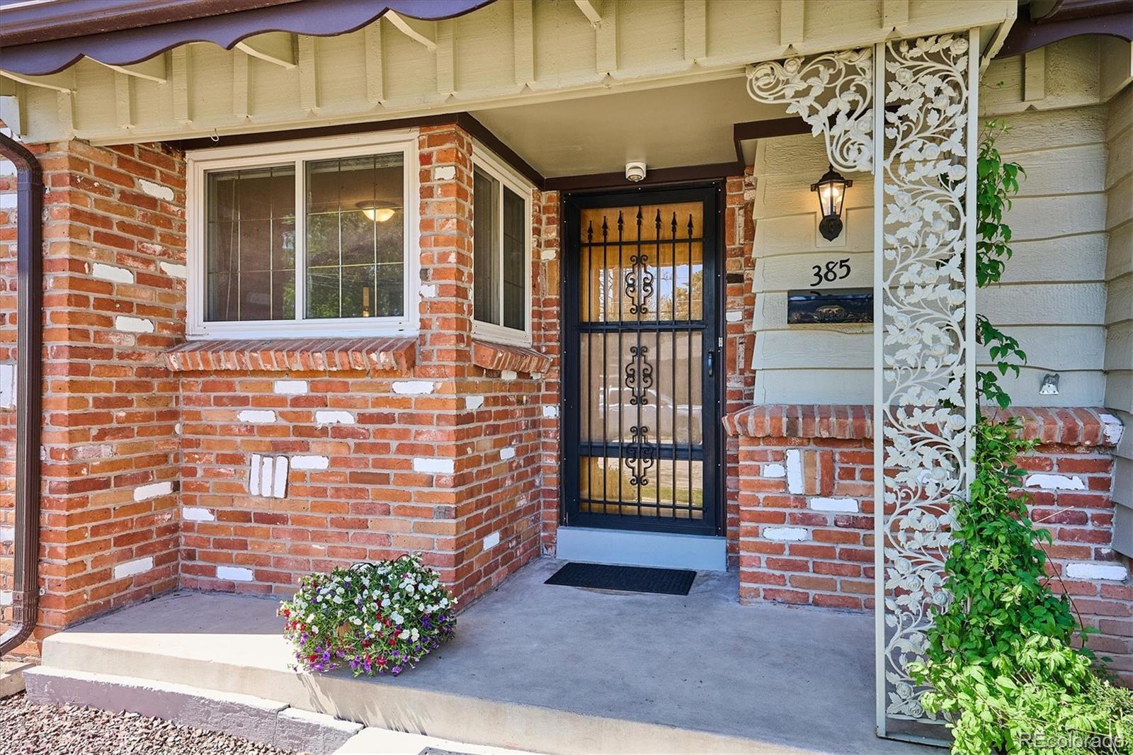 385 Oakland Street
