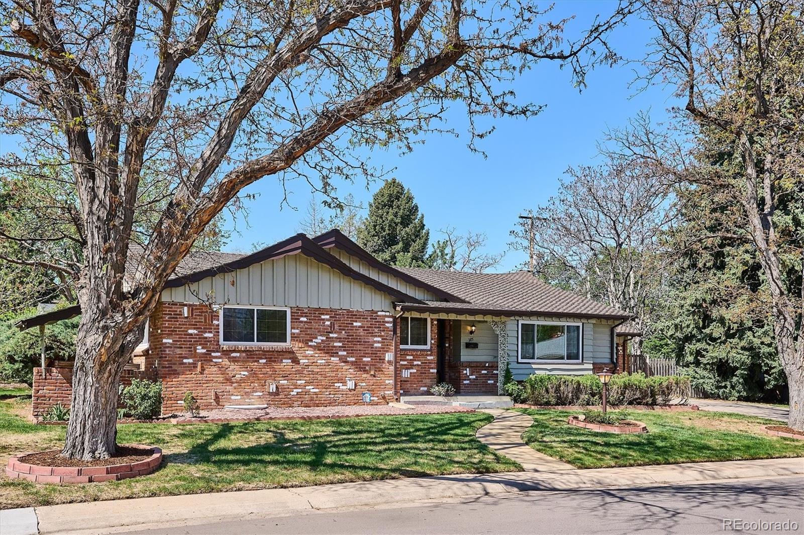 385 Oakland Street
