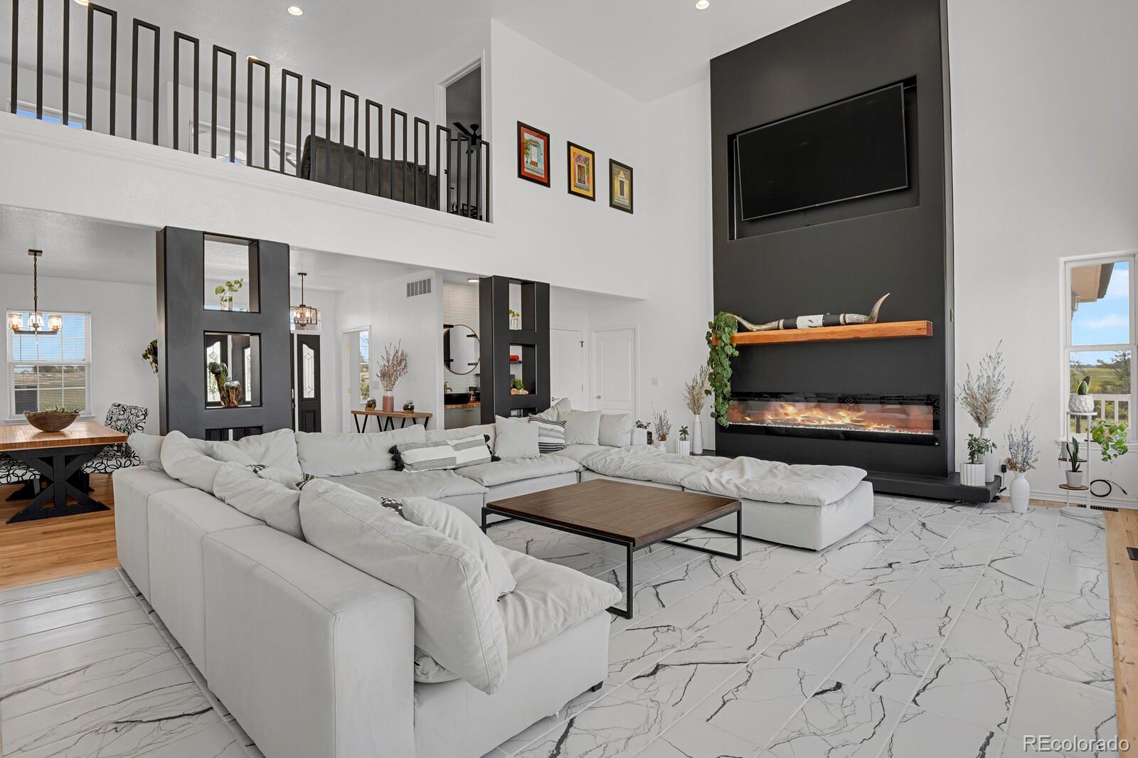 897 E Rim Road