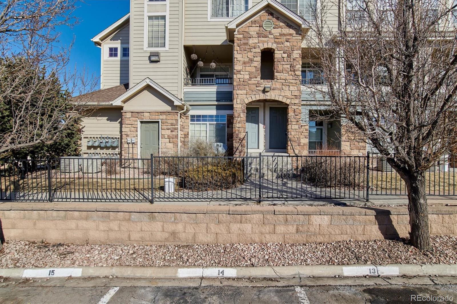 494 Black Feather Loop Unit: 113