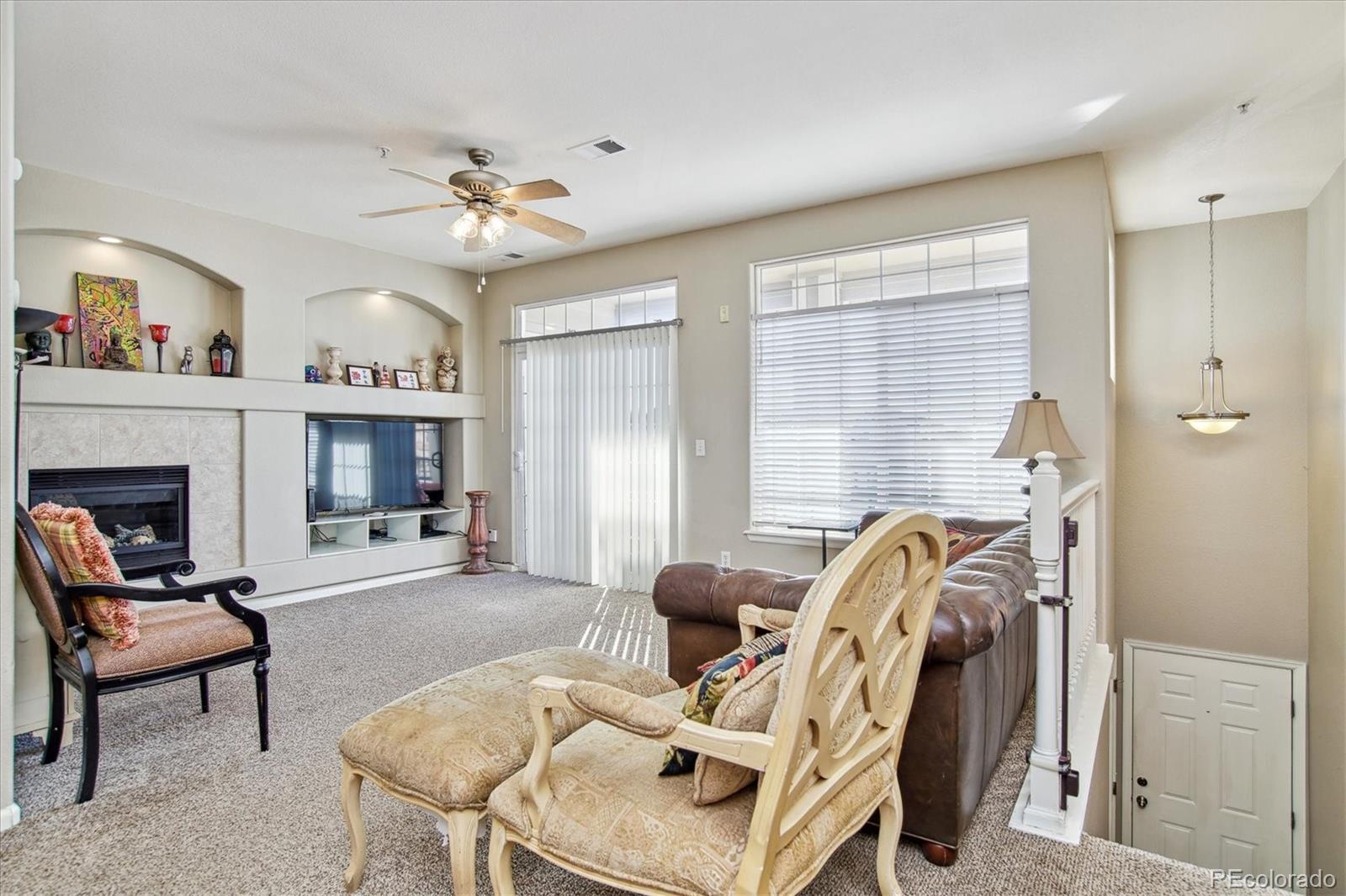 494 Black Feather Loop Unit: 113