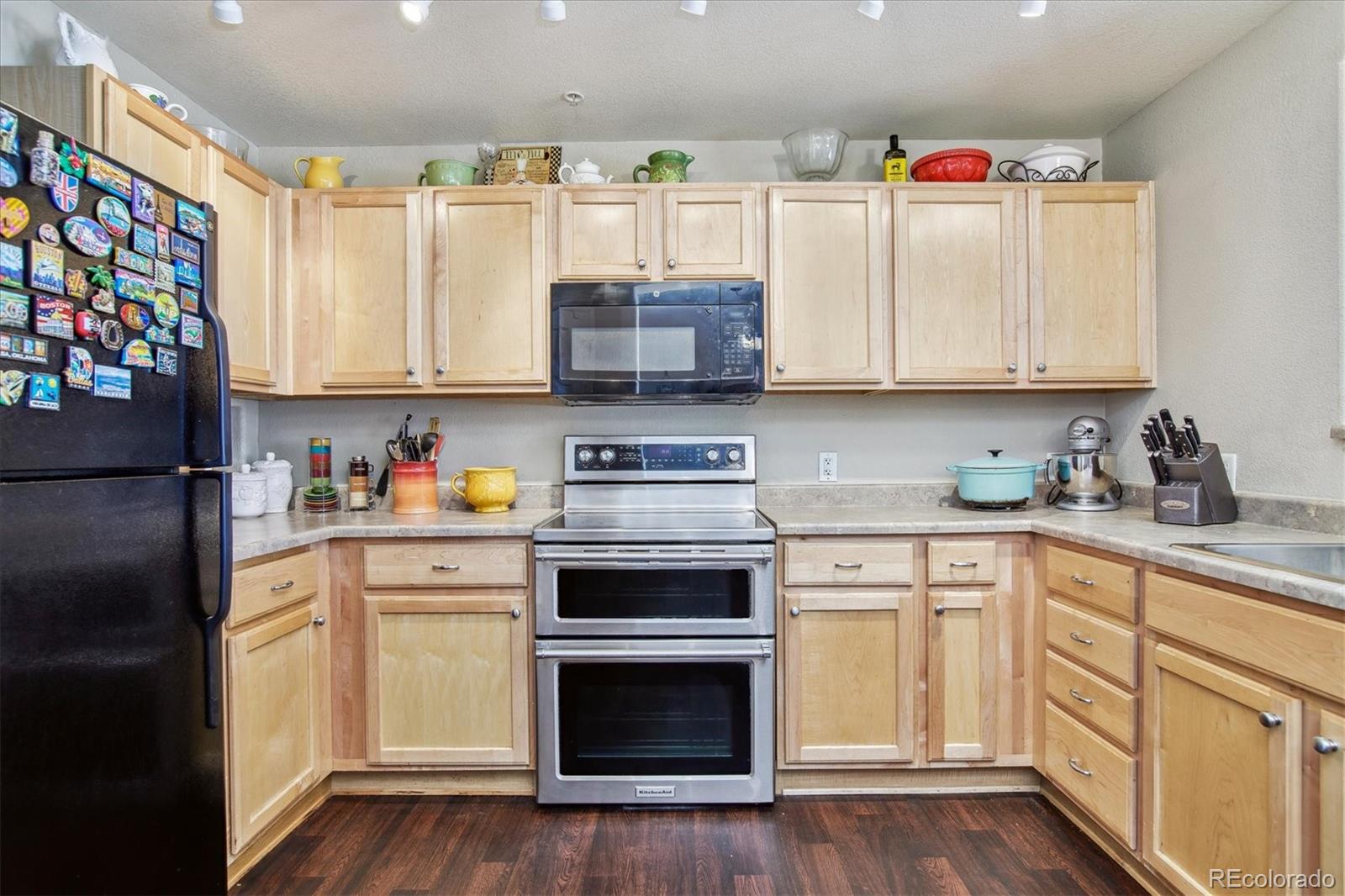 494 Black Feather Loop Unit: 113