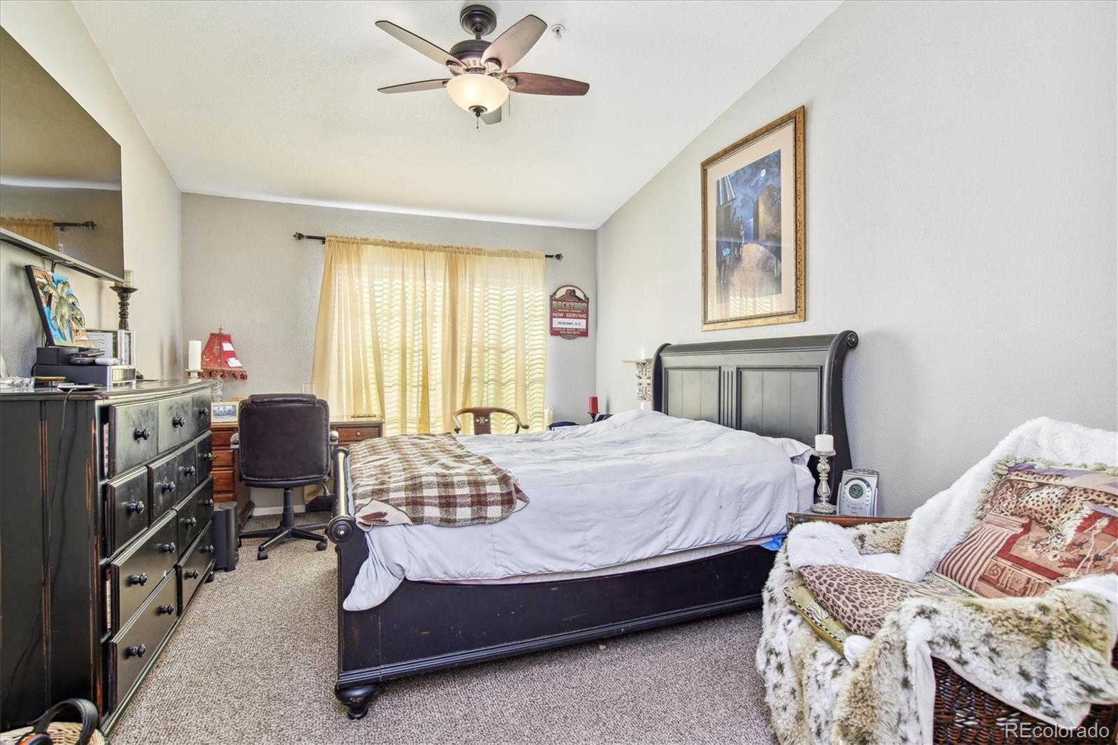 494 Black Feather Loop Unit: 113