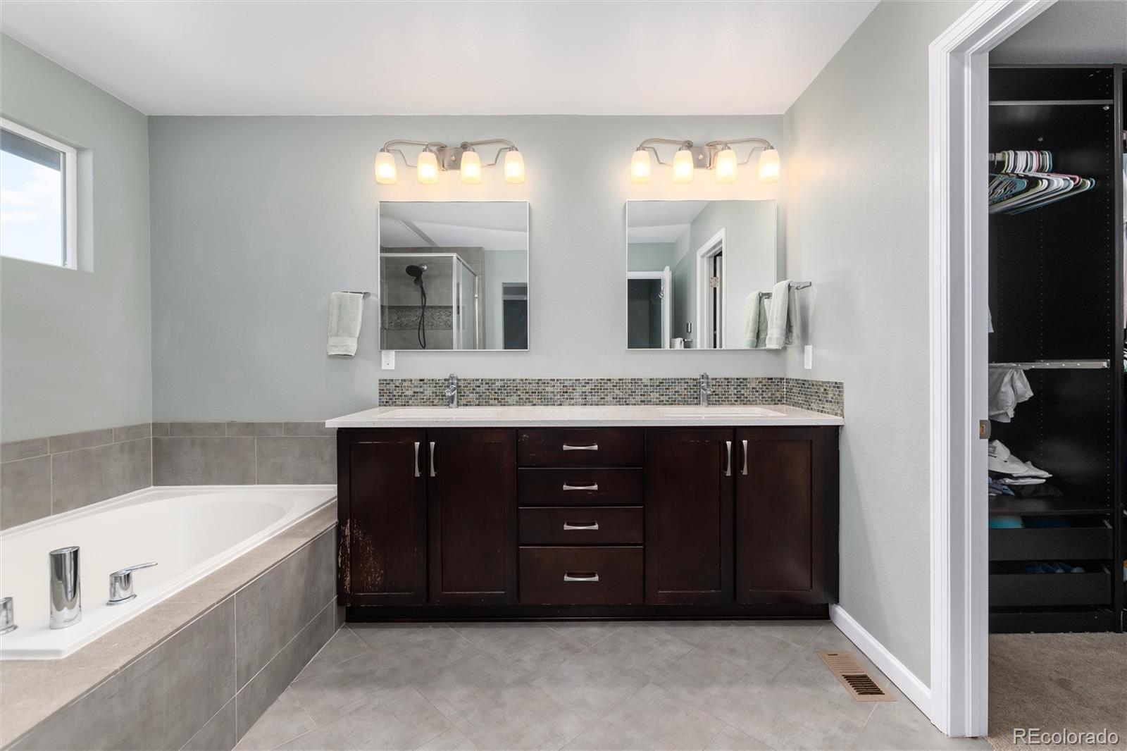 3112 Dragonfly Court