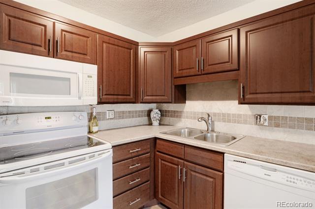 13609 E Cornell Avenue Unit: 102