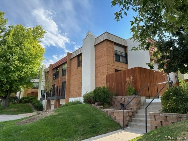 2807 S Locust Street