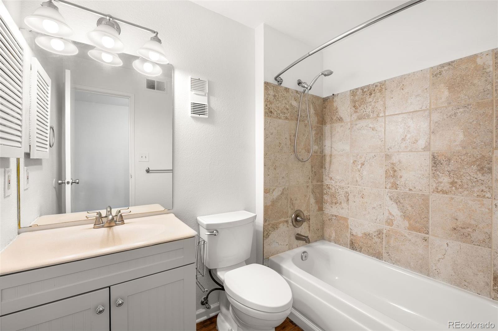 14161 E Jewell Avenue Unit: 204