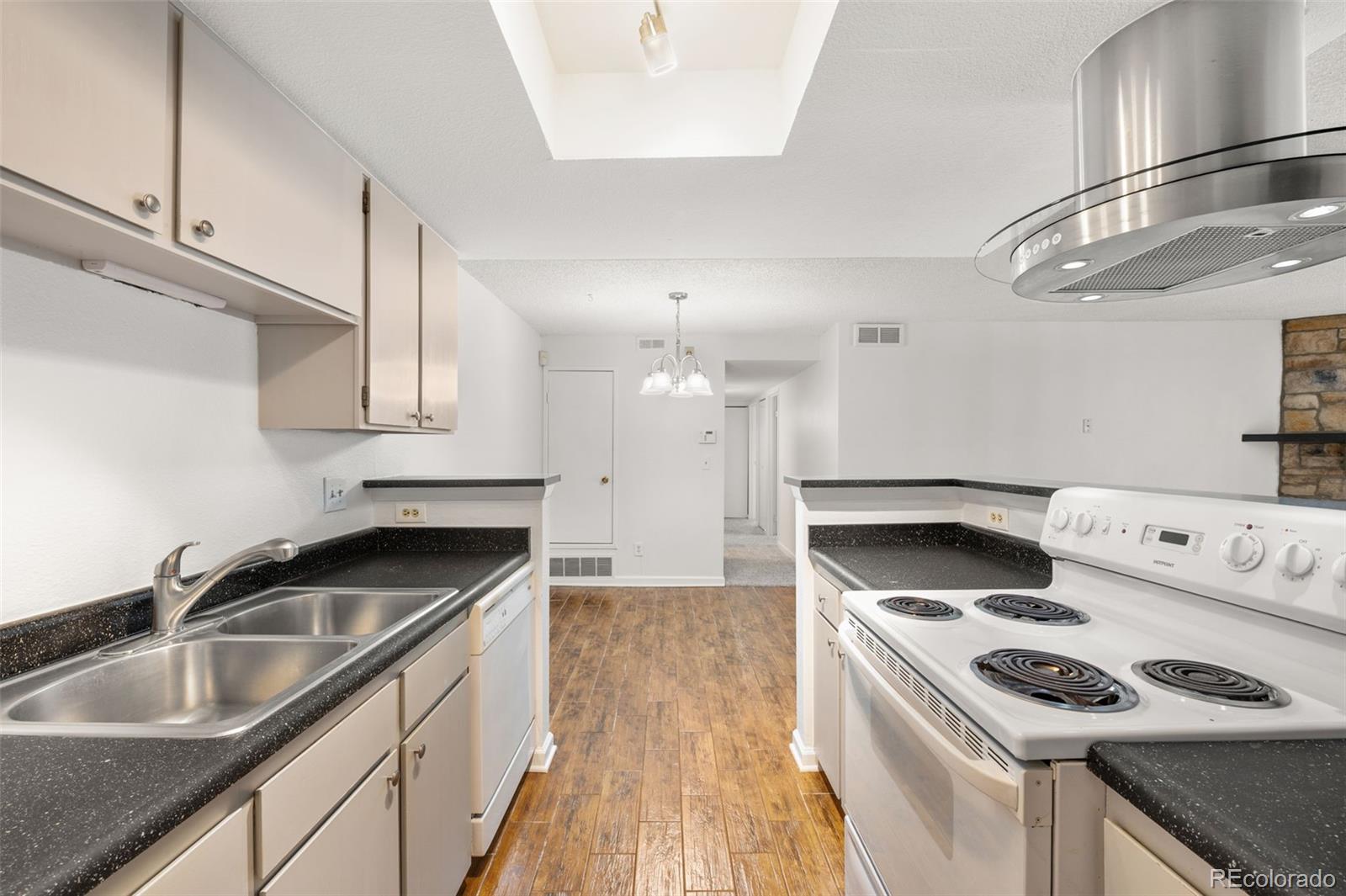14161 E Jewell Avenue Unit: 204