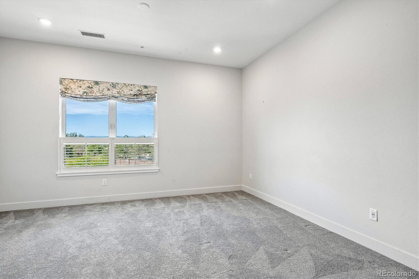 4885 S Monaco Street Unit: 207