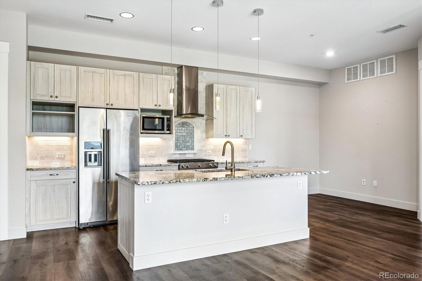 4885 S Monaco Street Unit: 207