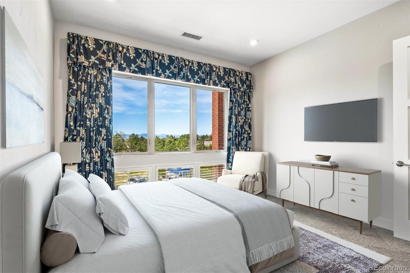 4885 S Monaco Street Unit: 207