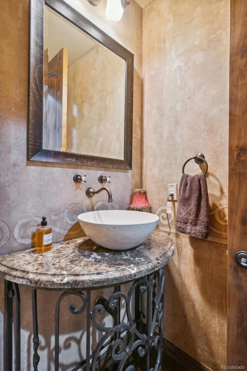 2452 S Yosemite Street