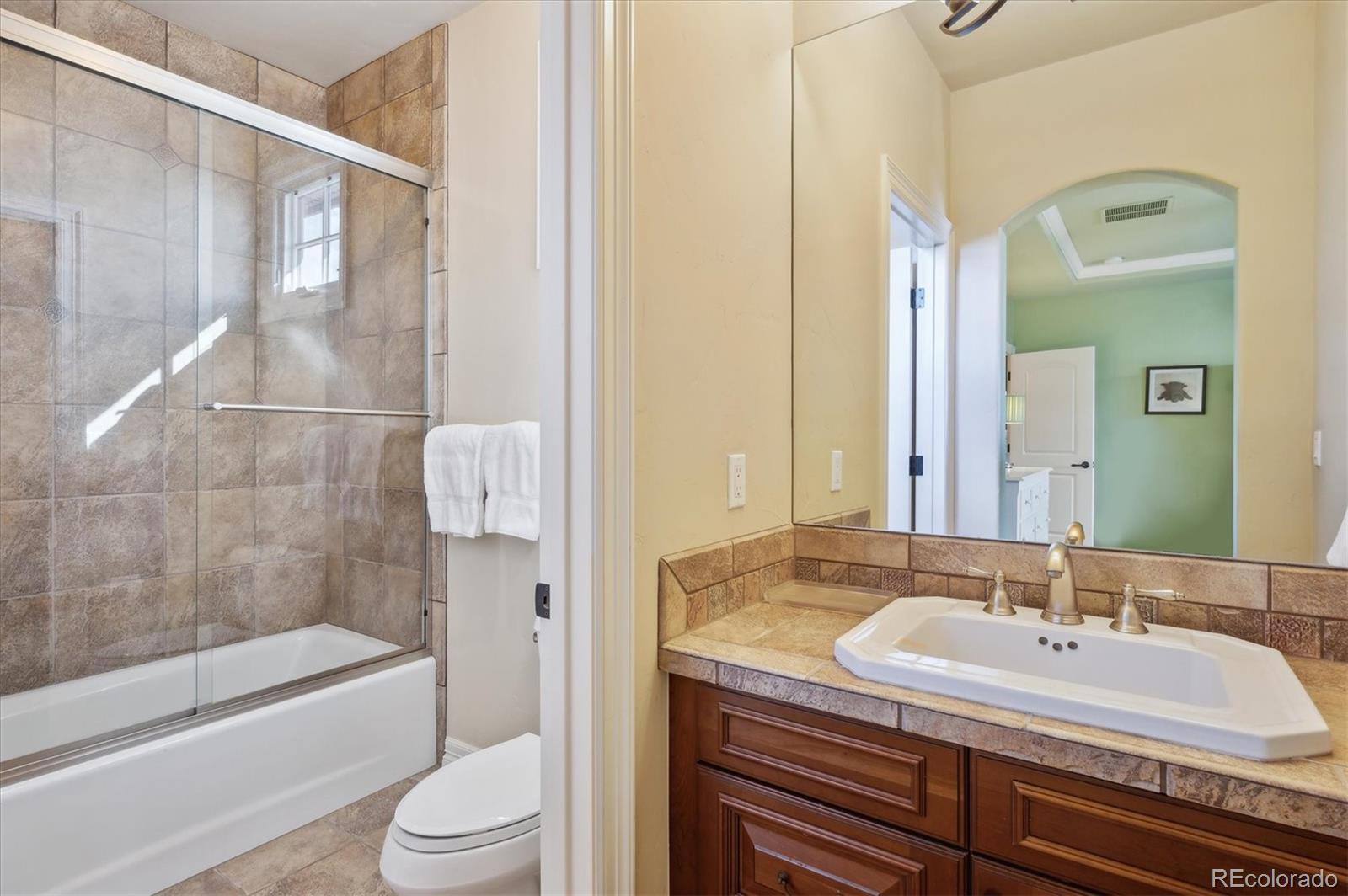 2452 S Yosemite Street