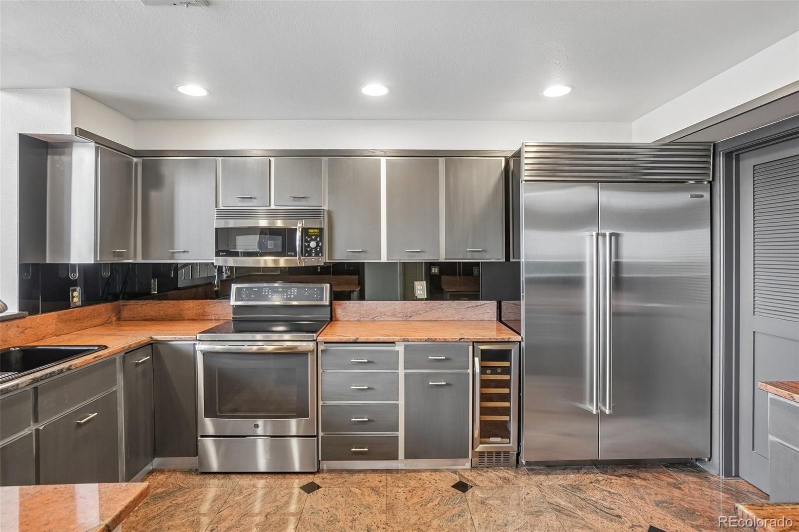 1900 E Girard Place Unit: 901