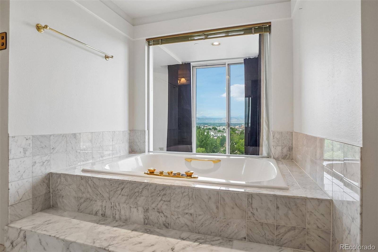 1900 E Girard Place Unit: 901