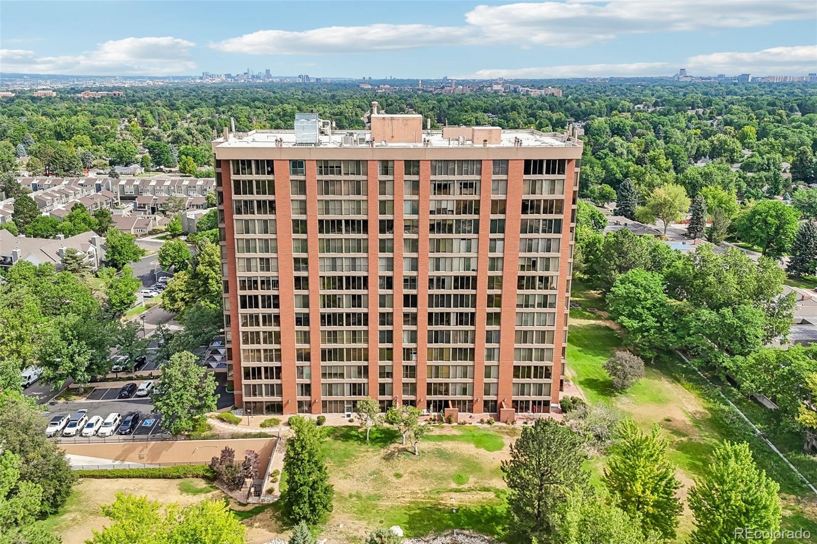 1900 E Girard Place Unit: 901