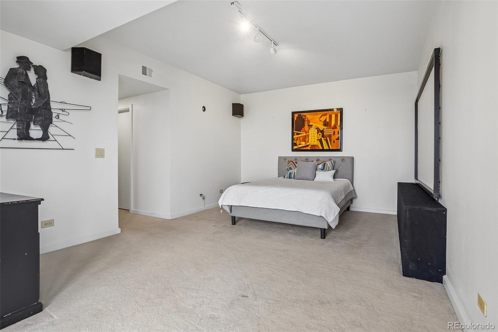 1900 E Girard Place Unit: 901