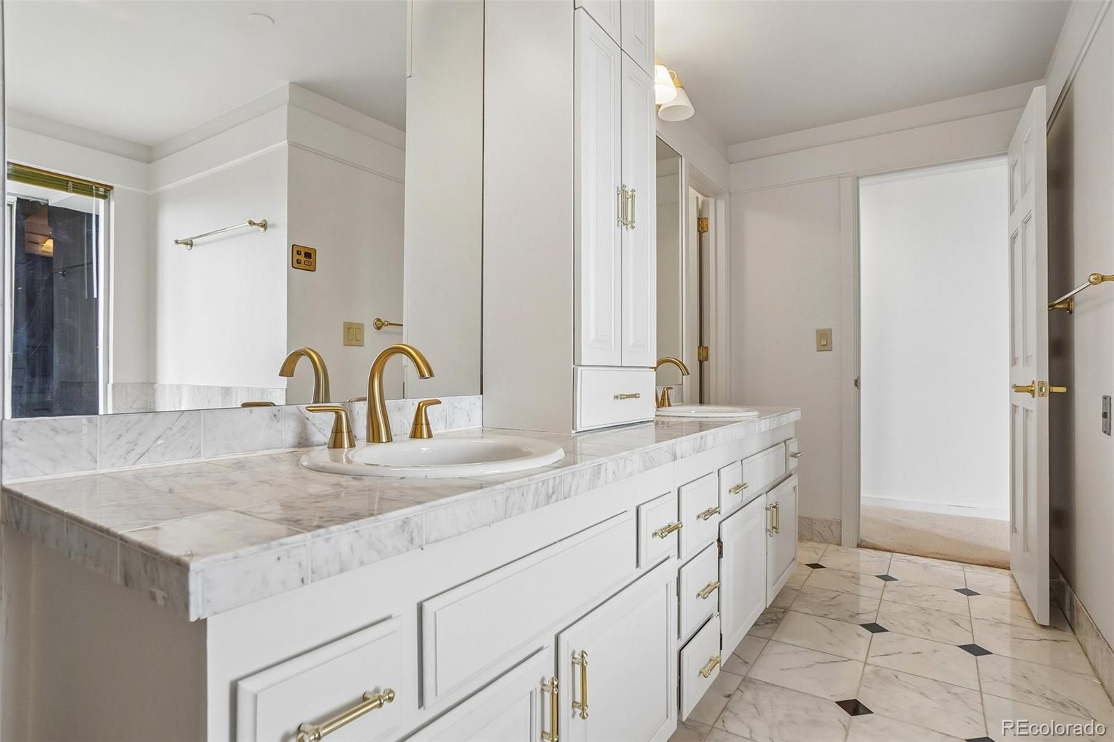 1900 E Girard Place Unit: 901