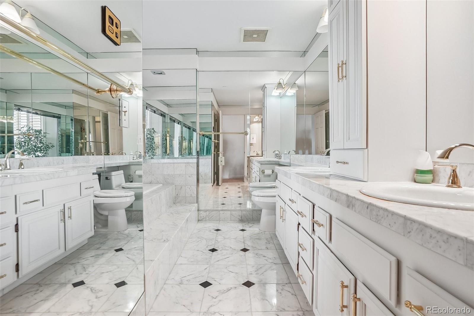 1900 E Girard Place Unit: 901