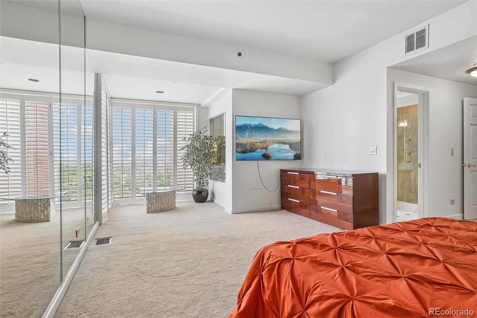 1900 E Girard Place Unit: 901