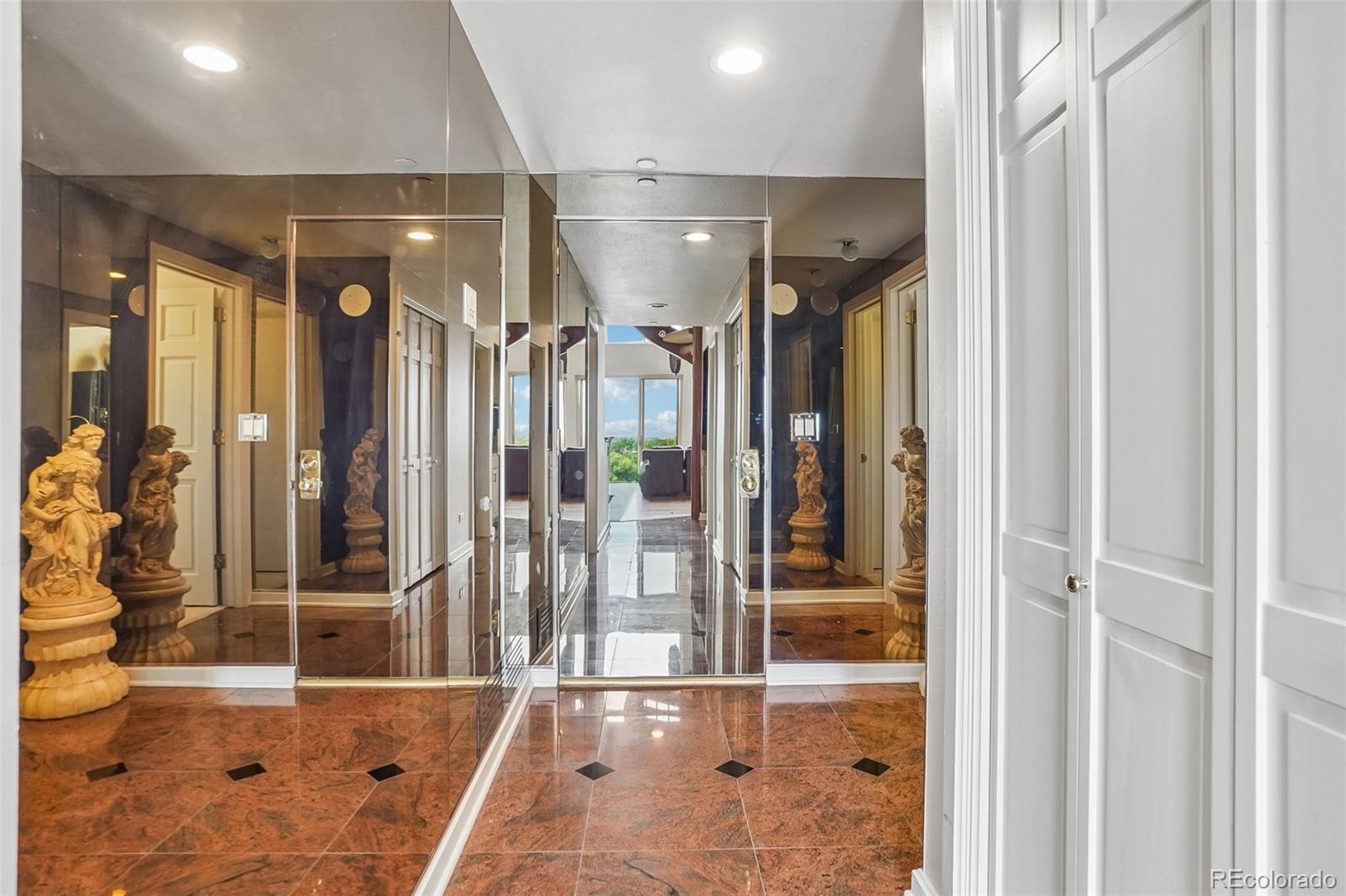 1900 E Girard Place Unit: 901