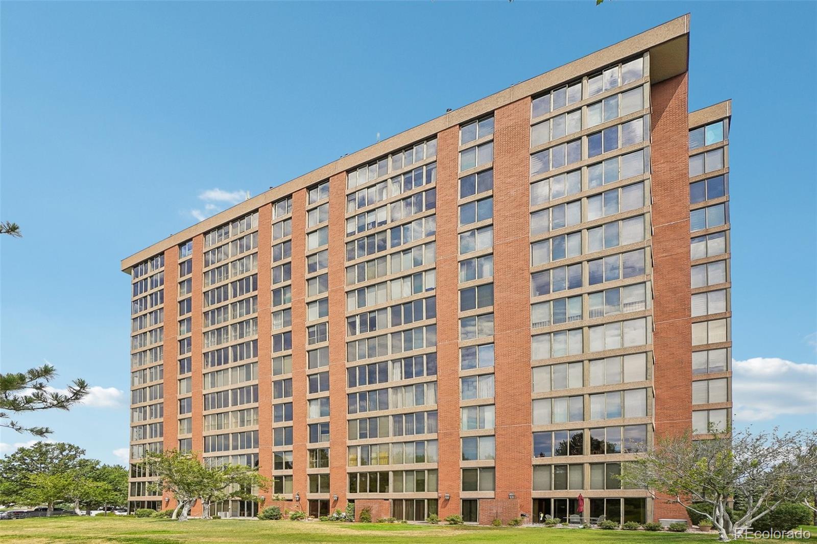 1900 E Girard Place Unit: 901