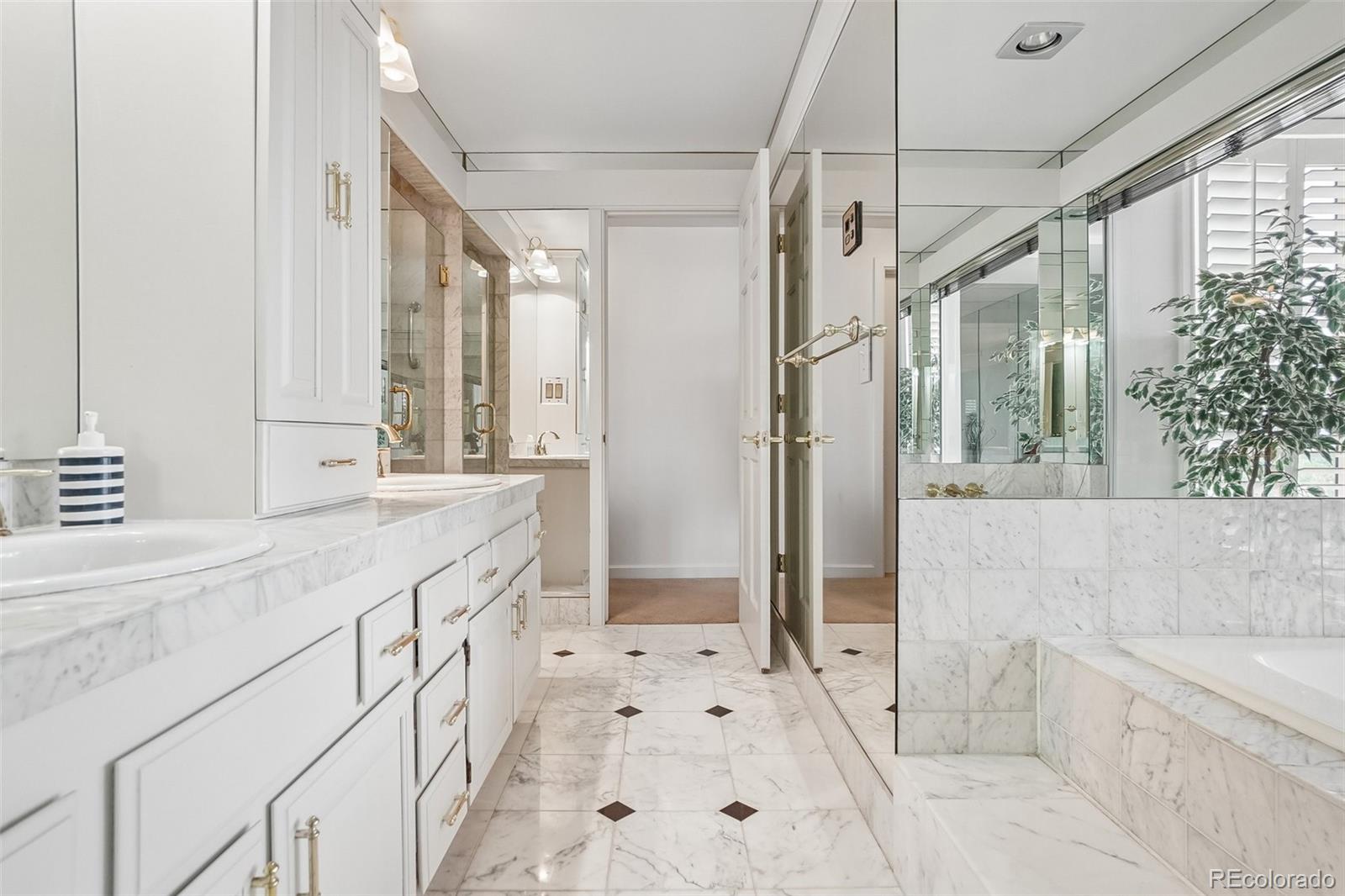 1900 E Girard Place Unit: 901