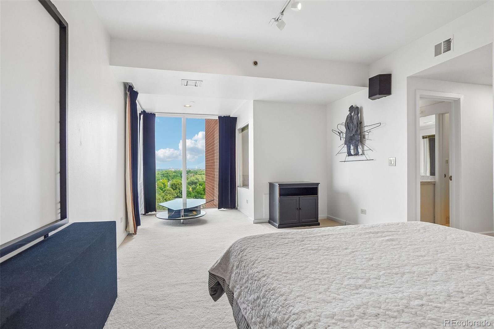 1900 E Girard Place Unit: 901