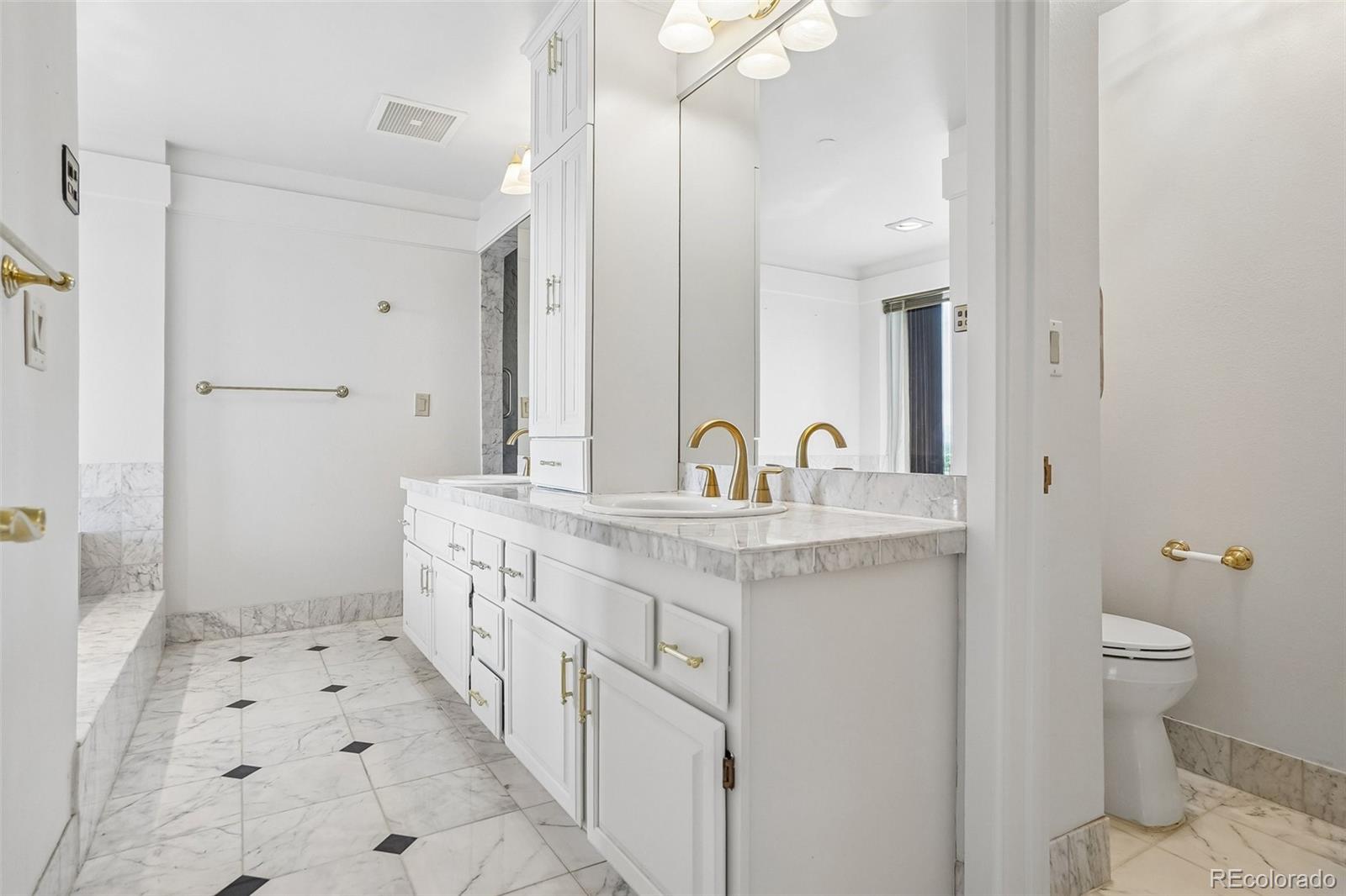 1900 E Girard Place Unit: 901