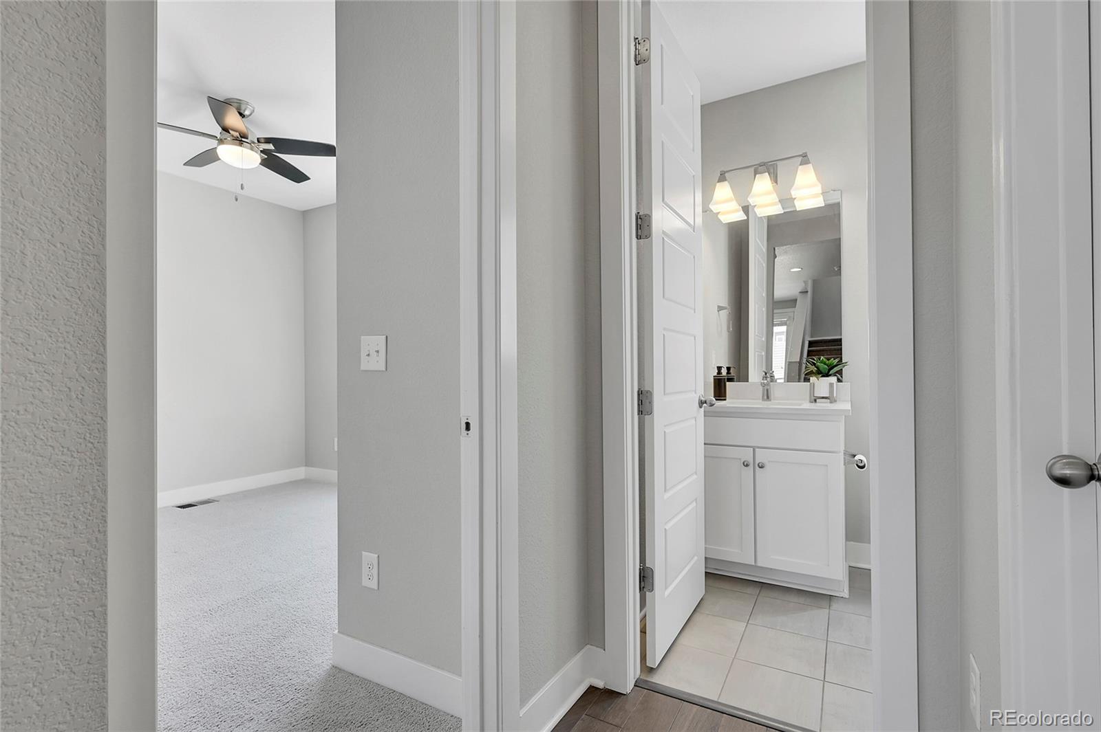 554 E Hinsdale Avenue