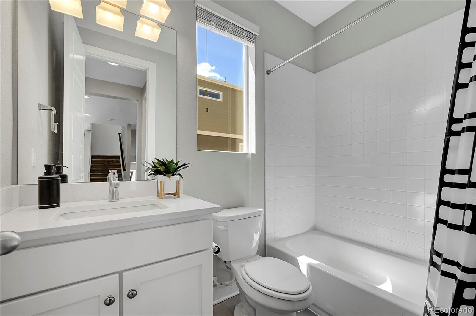 554 E Hinsdale Avenue