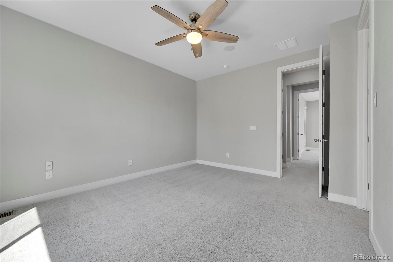 554 E Hinsdale Avenue