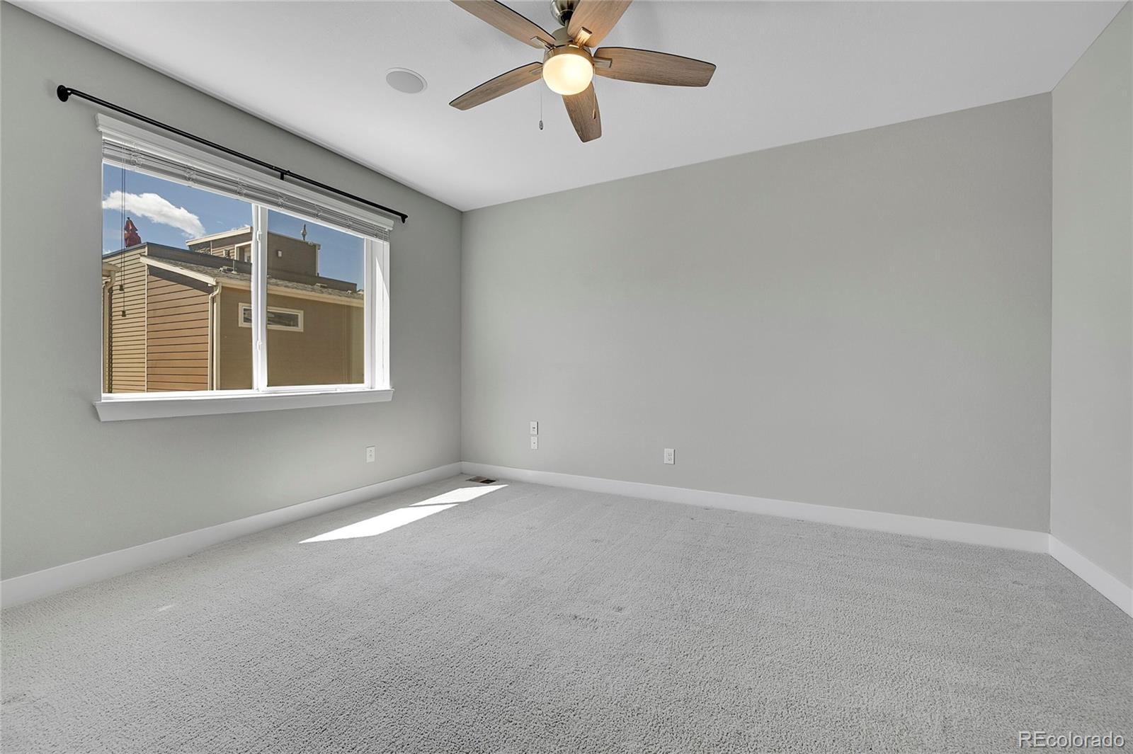 554 E Hinsdale Avenue