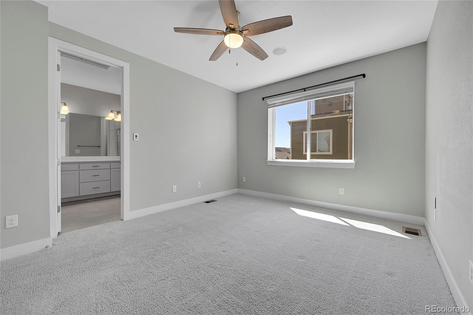 554 E Hinsdale Avenue