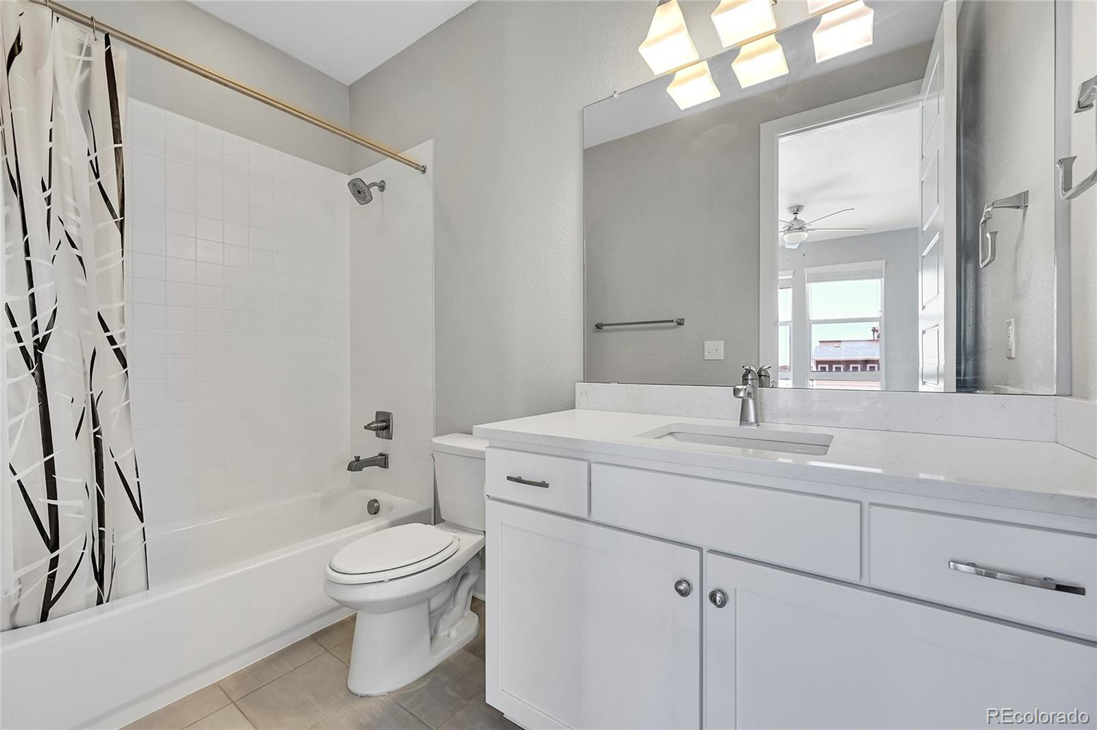 554 E Hinsdale Avenue