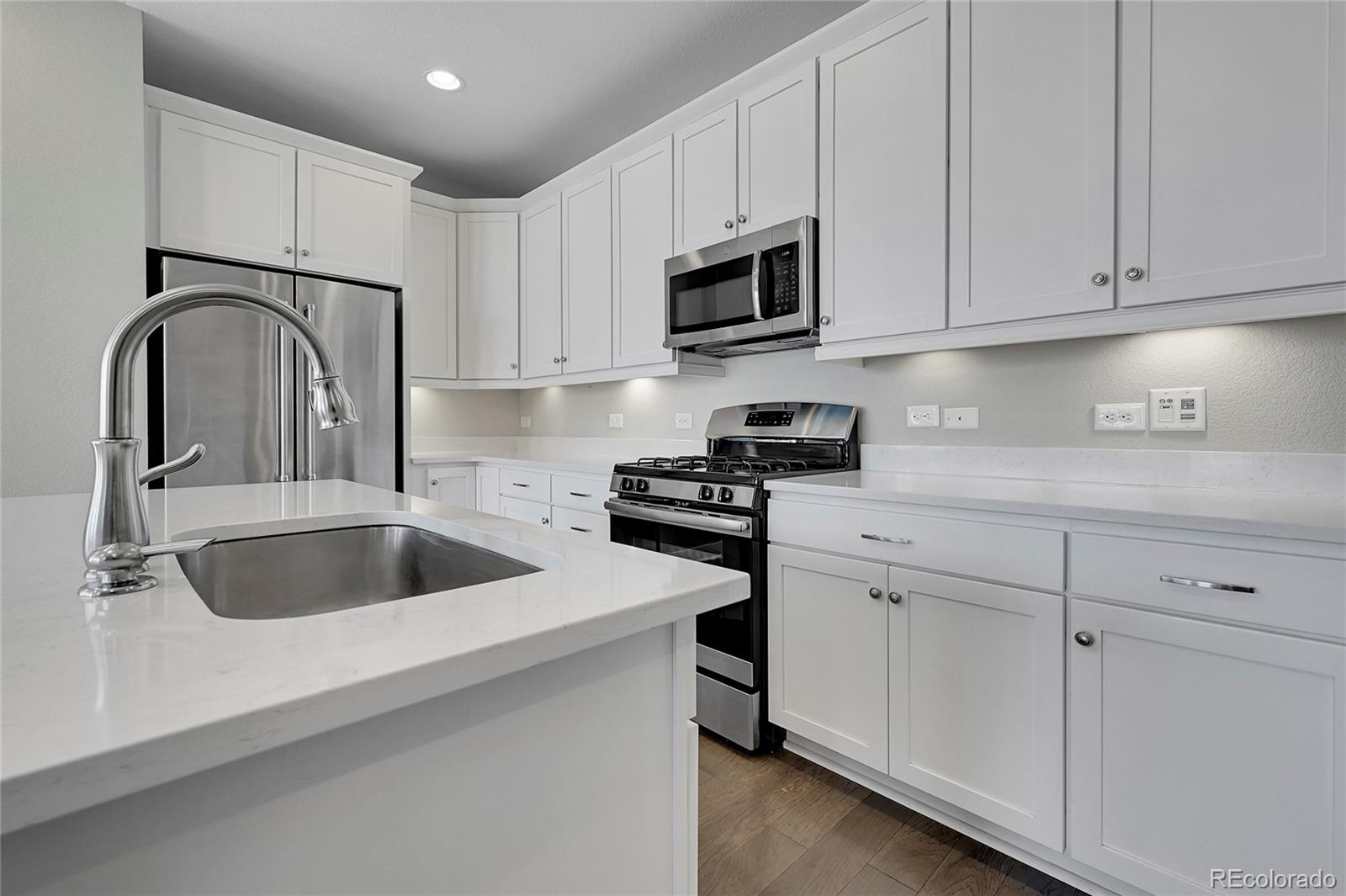 554 E Hinsdale Avenue