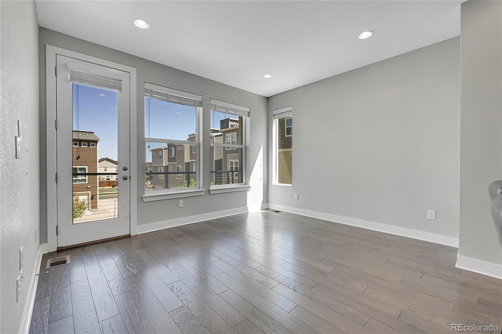 554 E Hinsdale Avenue