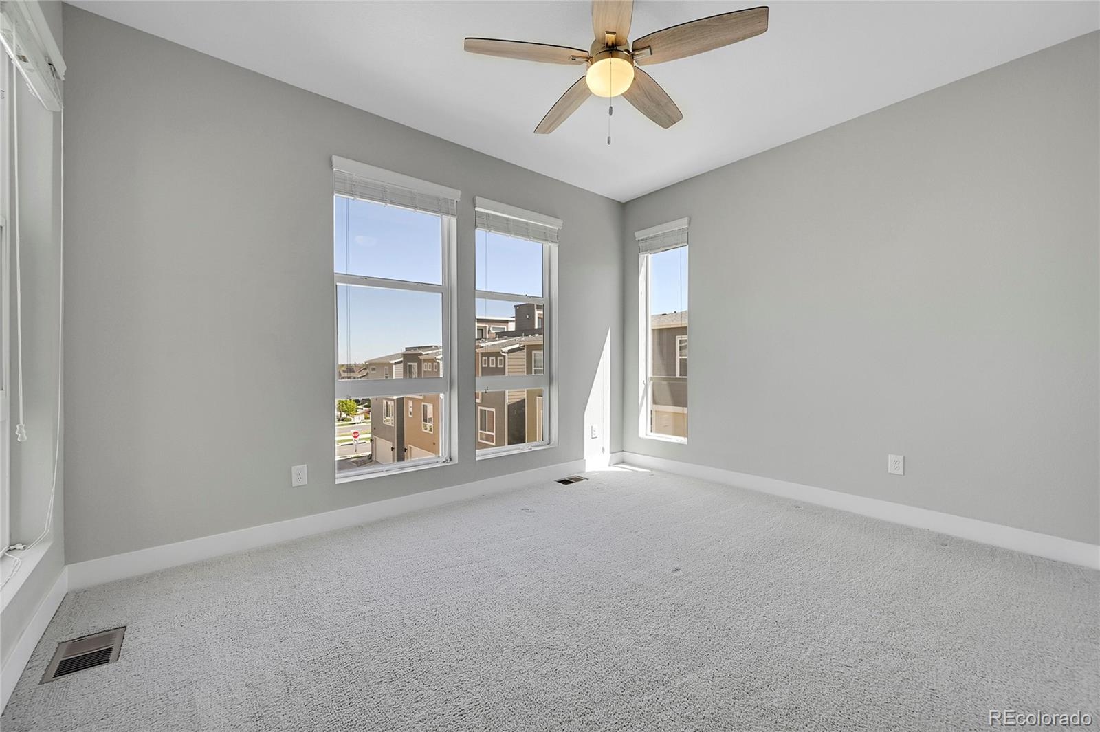 554 E Hinsdale Avenue