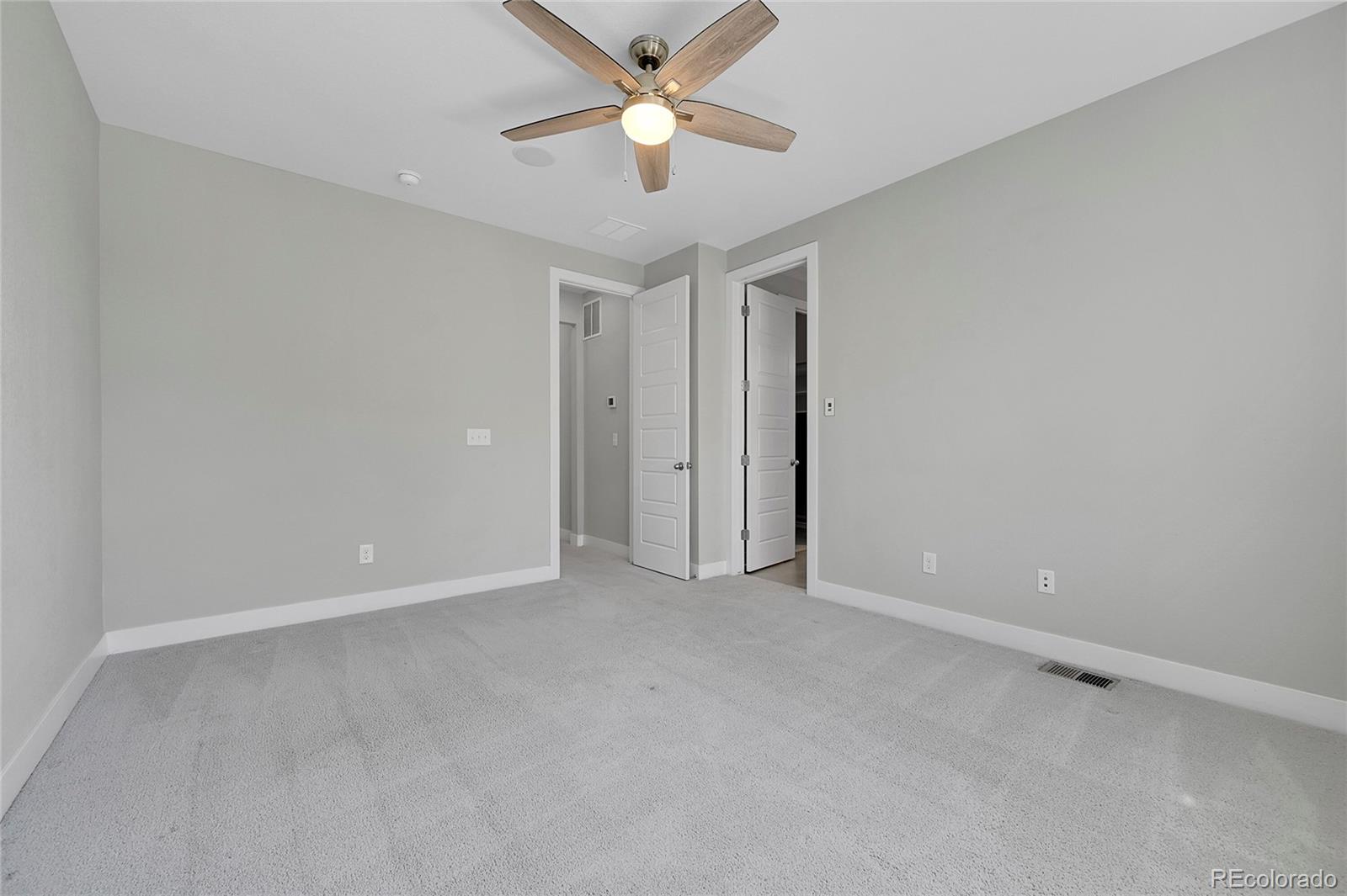 554 E Hinsdale Avenue