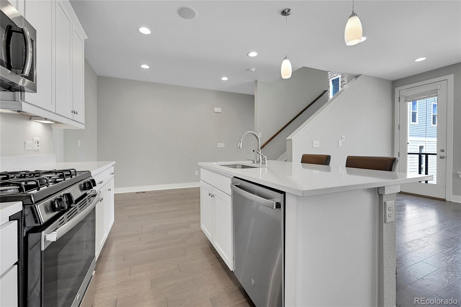 554 E Hinsdale Avenue