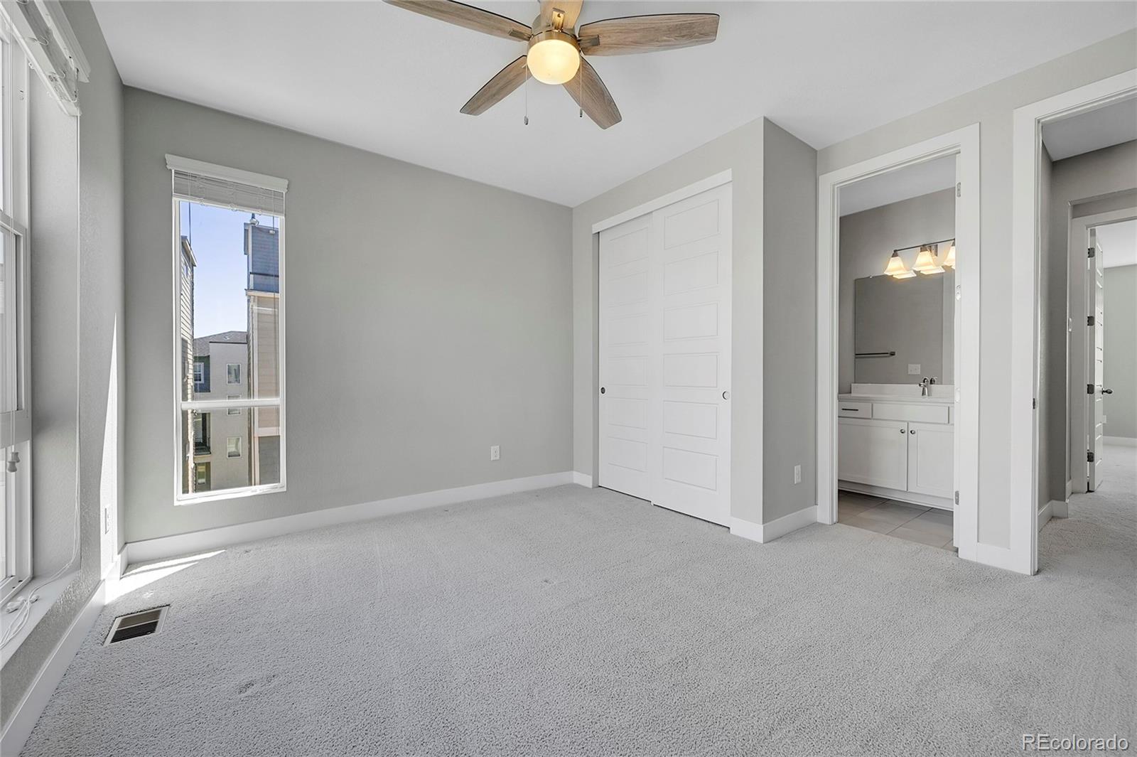 554 E Hinsdale Avenue