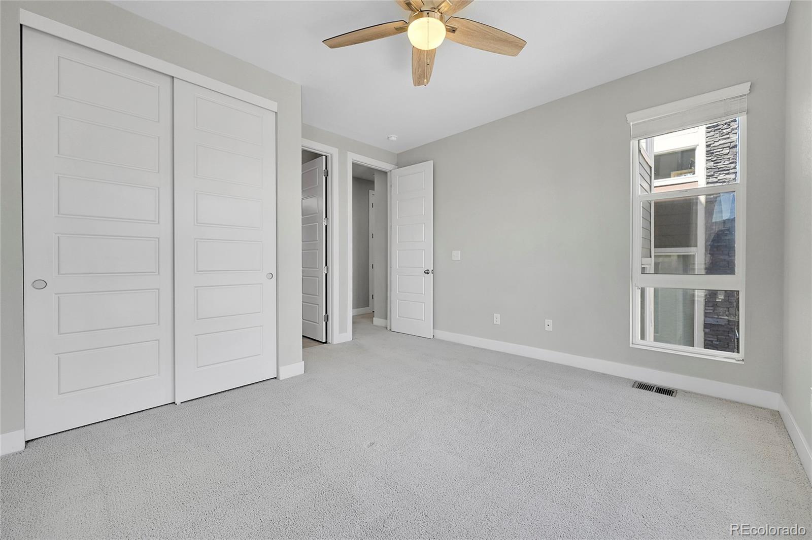 554 E Hinsdale Avenue