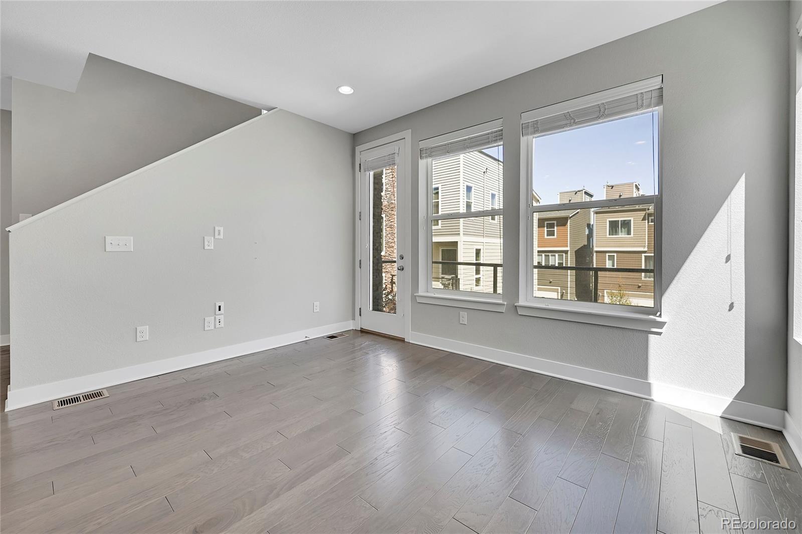 554 E Hinsdale Avenue