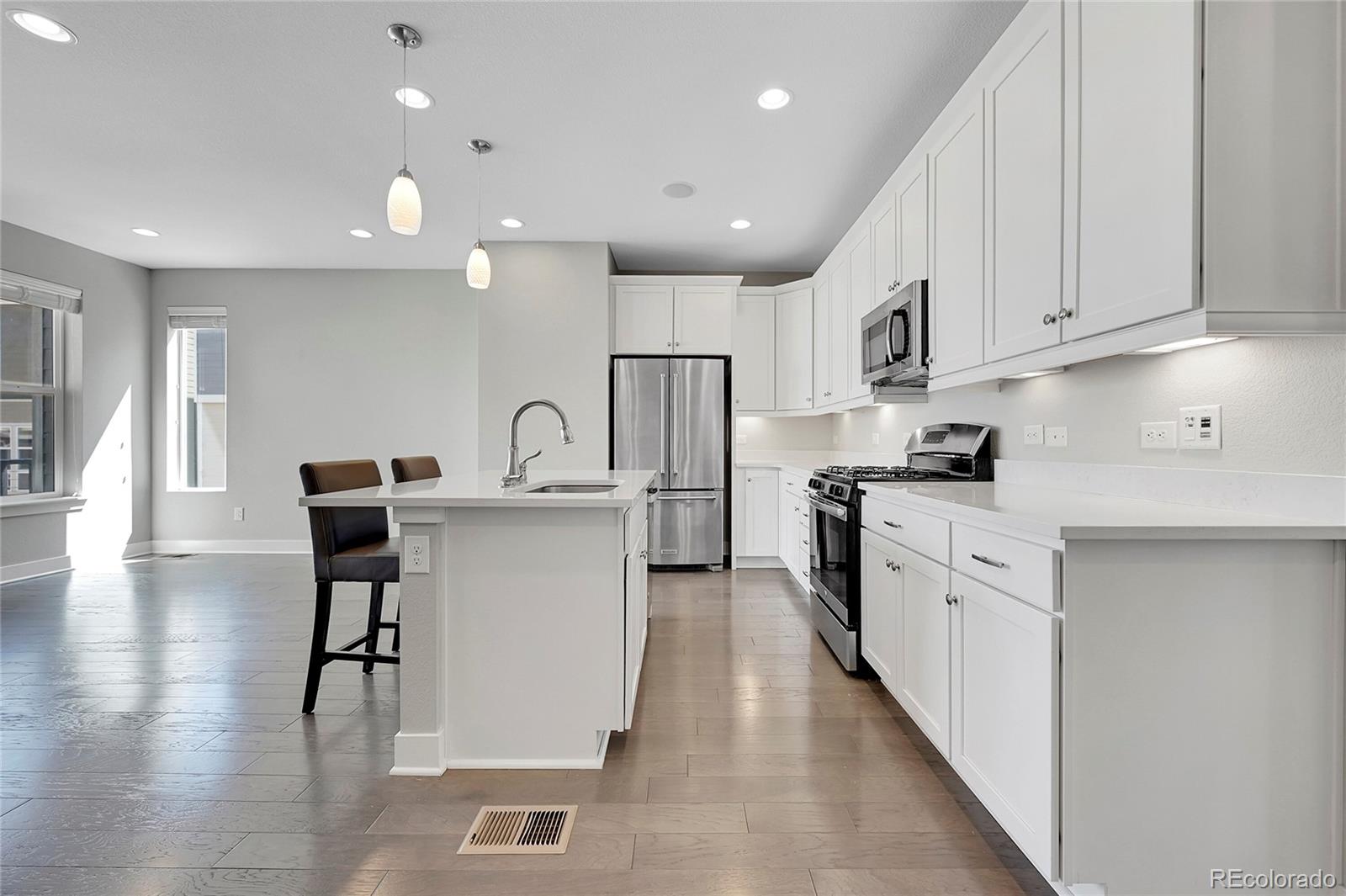 554 E Hinsdale Avenue