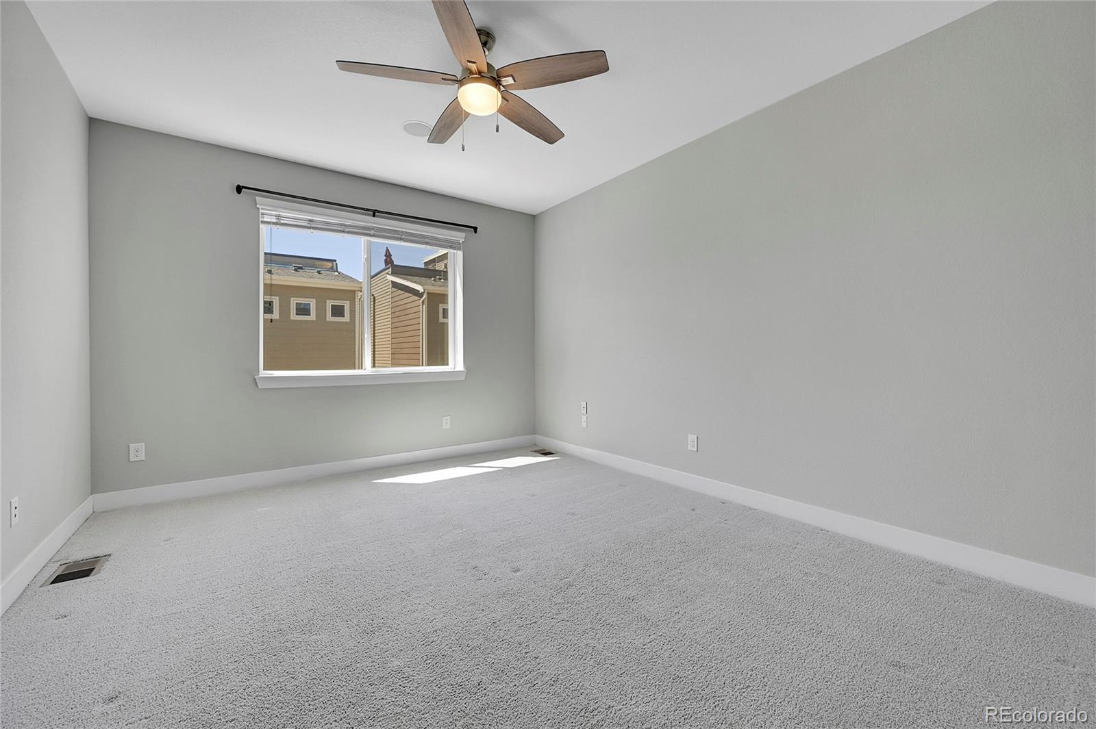 554 E Hinsdale Avenue