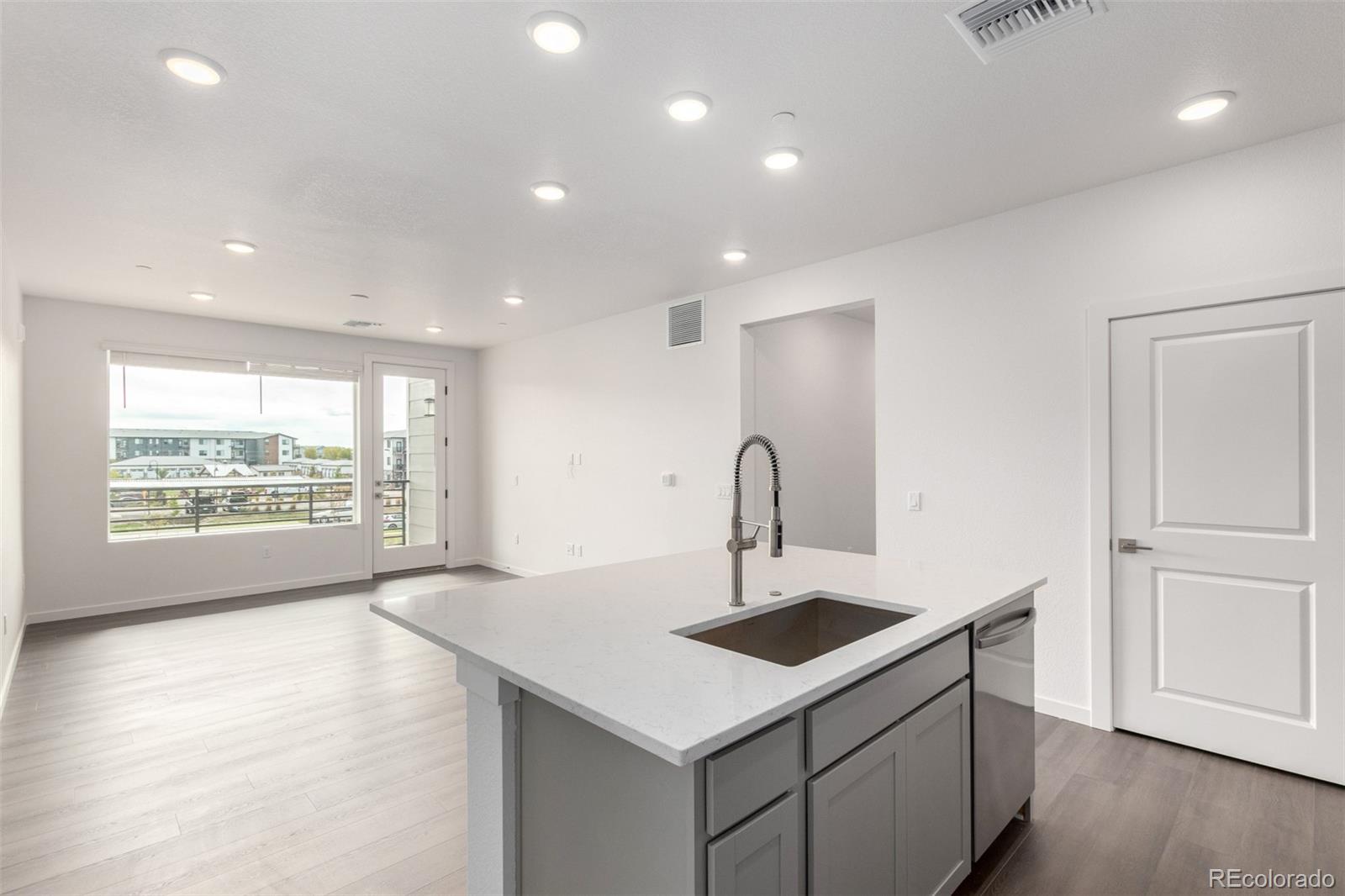 6153 N Ceylon Street Unit: 307