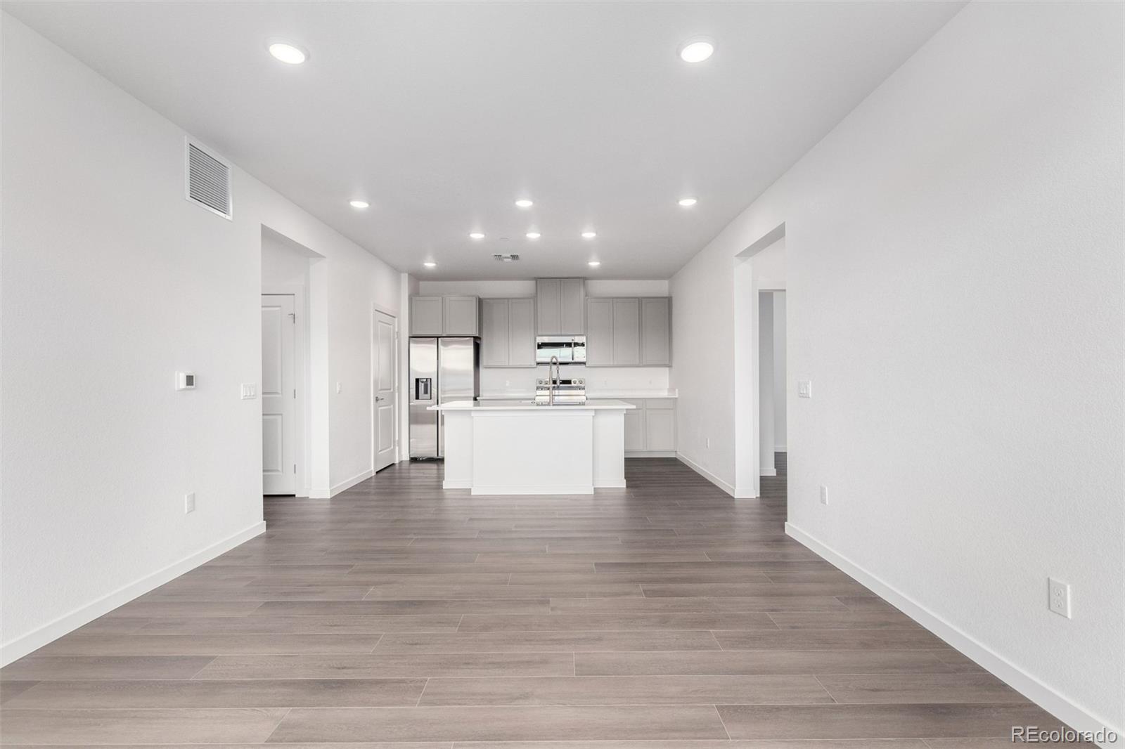 6153 N Ceylon Street Unit: 307